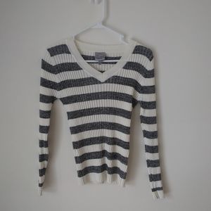 Slope Long Sleeve V-Neck Sweater